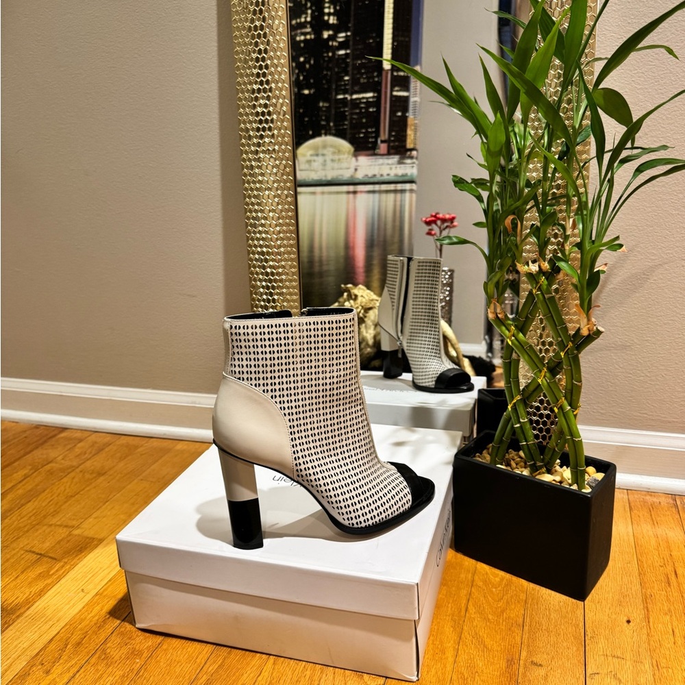 Calvin Klein Black and Cream Women's Shoes - Picture 5 of 5